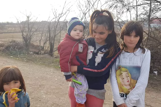 Micile prinţese din hambar | DGASPC: „Copiii nu sunt neglijaţi”. Primarul comunei îi critică pe părinți: „N-au avut casă niciodată, au stat numai cu chirie!”