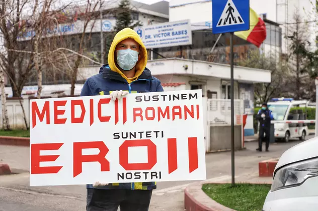 Marș de solidaritate în București, pentru medicii care îngrijesc bolnavii de coronavirus. Mesajul unui medic: „Duceți-vă acasă. Nu ne ajutați cu nimic”
