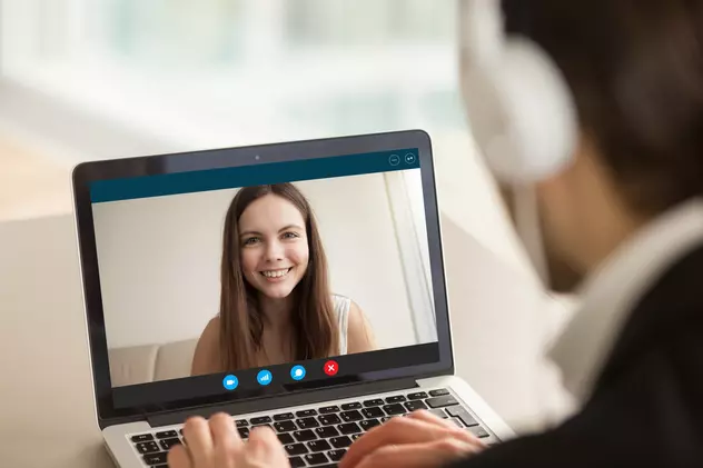 Aplicații pe care le poți folosi pentru a face video call-uri de acasă