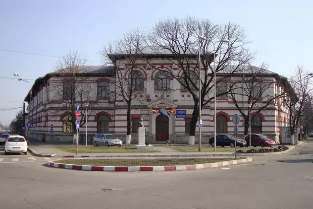 Colegiul Hașdeu din Buzău și-a suspendat de marți cursurile, după ce un elev a intrat în contact cu o persoană infectată cu coronavirus
