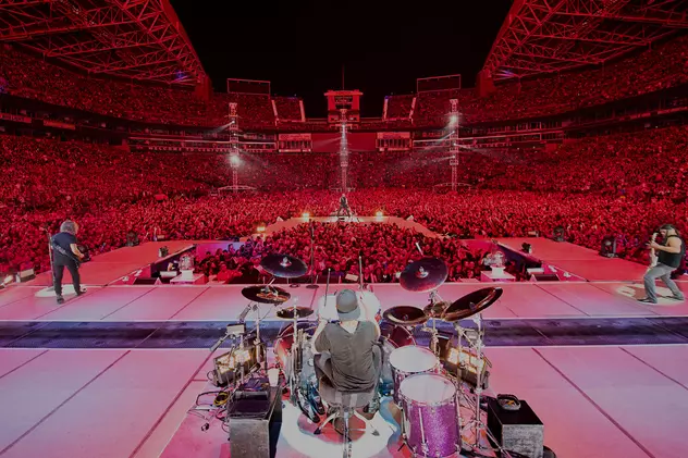 Metallica e online: legendara trupă americană oferă gratuit concerte. ”Nu vi se face dor? Live, direct de pe canapea”