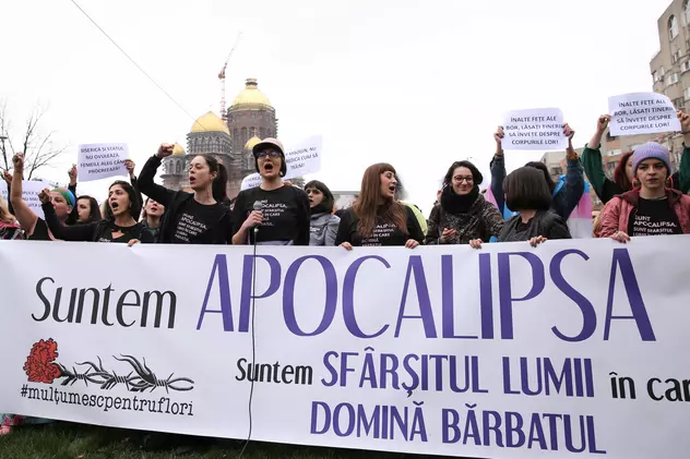 Protest de Ziua Femeii, în fața Catedralei Mântuirii Neamului: „Biserica are cea mai mare putere, dar nu-și asumă nicio răspundere socială”
