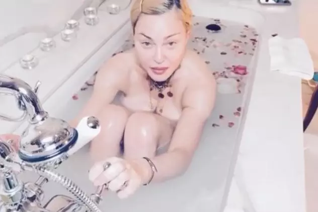 Madonna, în cada plină cu lapte şi petale de trandafir Foto: captură youtube