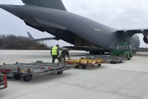 VIDEO | Aeronava NATO care a transportat 45 de tone de materiale medicale din Seul a aterizat pe Aeroportul Otopeni