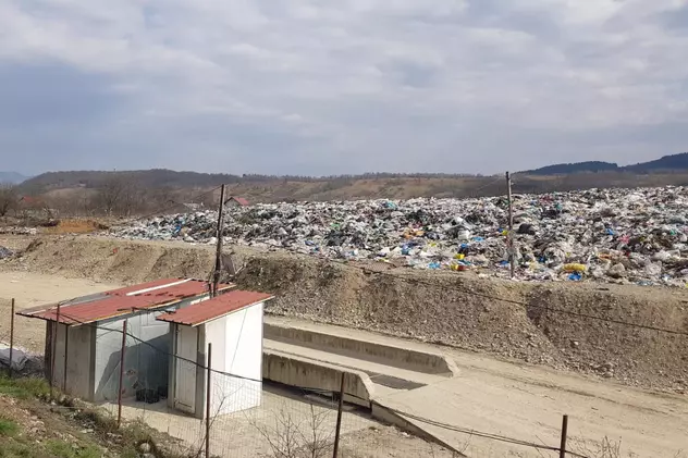Apel disperat din Sighetu Marmaţiei: "Groapa de gunoi este la 50 de metri de case. Murim de miros". Reacţia autorităţilor: "Este stare de urgenţă"