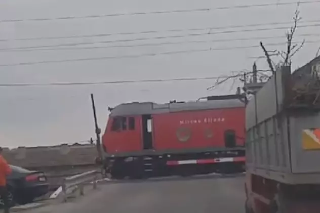 Video| Când îți e poftă de o cafea oprești și trenul în loc. Cum a blocat circulația un mecanic de locomotivă