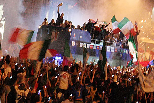 Finala Cupei Mondiale 2006 a fost transmisă la TV în Italia, pentru a ridica moralul oamenilor. Efectul a fost uluitor