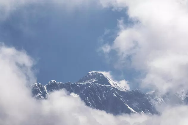 Nepalul a interzis accesul pe Everest. Vizele turistice au fost suspendate