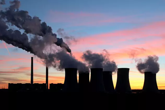 Peste jumătate dintre români sunt îngrijoraţi de efectele negative ale emisiilor de carbon