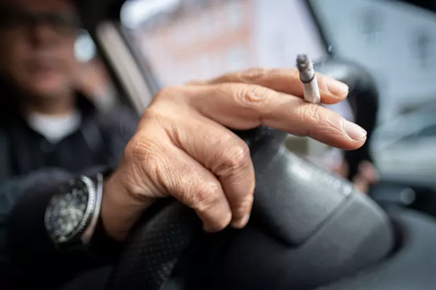 Șofer fumând. FOTO: HEPTA