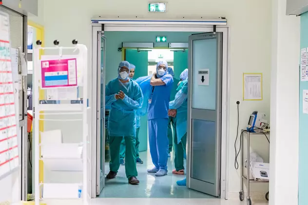 Medic român despre strategia britanică în lupta cu coronavirus