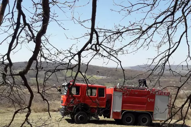 Pompierii maramureșeni au stins 27 de incendii. Foto: emaramures.ro