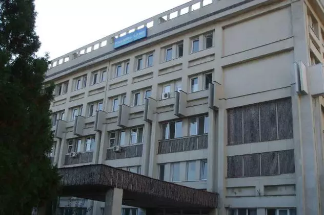 Se extinde focarul de infecție de la Spitalul Județean Ploiești. Zeci de cadre medicale și pacienți, confirmați cu coronavirus. Patru secții au fost închise