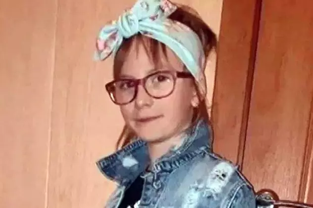 O fetiță de doar șase ani a fost găsită moartă de frig după ce și-a pierdut ochelarii și s-a rătăcit în drum spre casă