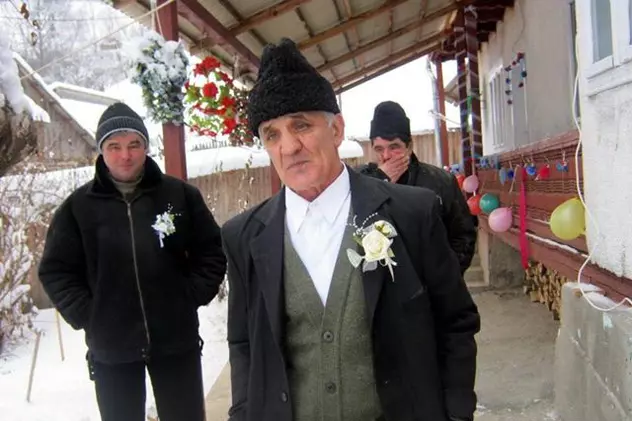 Cinci ore de chin. Bătrân de 80 de ani, cu accident vascular, plimbat între trei spitale din Neamț, pe motiv că era suspect de COVID-19