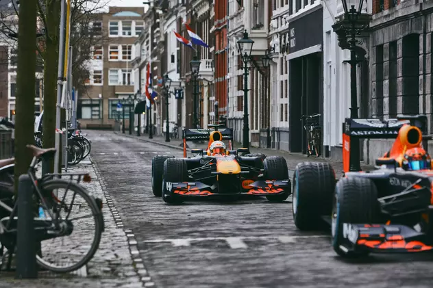Pilotul Max Verstappen, cursă nebună prin Olanda: ”Dacă nu putem participa la curse de Formula 1, hai să vă oferim ceva unic”