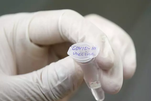 Mai multe companii testează în prezent un vaccin anti-COVID FOTO: EPA