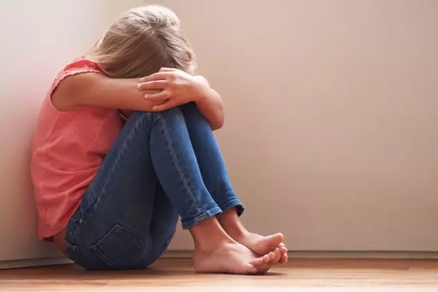 Cum ajung copiii să creadă că abuzurile sexuale sunt normale! ”Asta e dragostea pe care un tată i-o oferă fetiței lui, iar eu nu știu să răspund la ea”