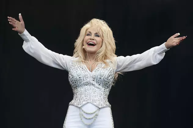 Veterana cântăreață Dolly Parton a lansat o piesă emoționantă despre criza coronavirusului. Mesajul artistei