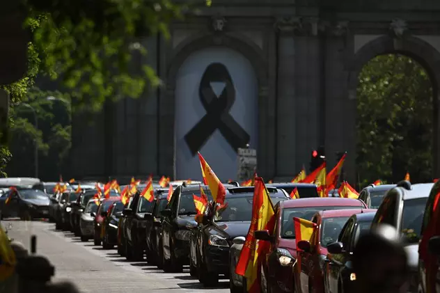 VIDEO | Mii de spanioli au protestat din mașini și de pe motociclete în Madrid. Care e principala nemulțumire