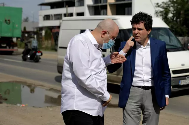 VIDEO Conferință de presă cu scandal. Nicușor Dan și viceprimarul Bădulescu s-au îmbrâncit: “Eşti mână în mână cu mafia PNL” | “Du-te, domnule, de aici!”