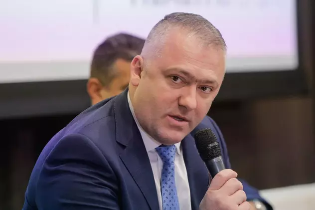 Directorul suspendat al Unifarm, Adrian Ionel, se apără, într-un comunicat: ”Nu am solicitat în nicio împrejurare, niciunei persoane, vreo sumă de bani sau alte beneficii”