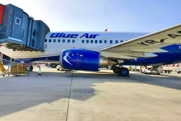 Sute de români au aflat la aeroport că au zborurile Blue Air anulate. Alții așteaptă de luni întregi returnarea banilor. Compania: „Nu avem cum să plătim acum”