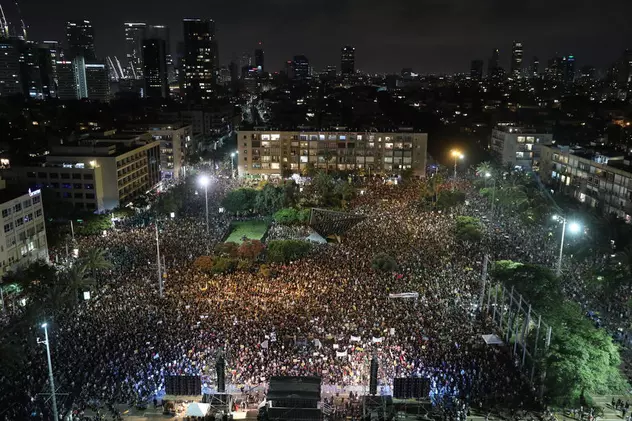 Mii de israelieni au protestat la Tel Aviv împotriva reacţiei guvernului la criza coronavirusului FOTO: EPA-EFE/ABIR SULTAN