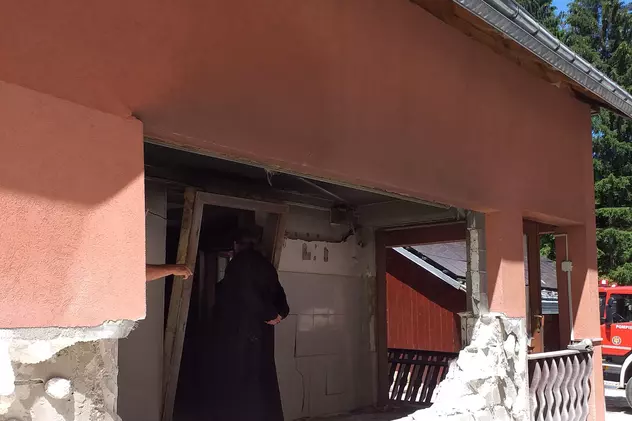 Explozie la o clădire de la Mănăstirirea Sihăstria Rarăului. Mai multe persoane au fost rănite