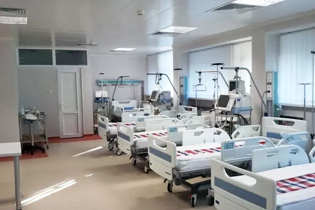Spitalul COVID din Craiova mai are locuri libere, dar începe să le ocupe cu propriii angajați: „Totul a plecat de la un medic revenit din concediul pe litoral”