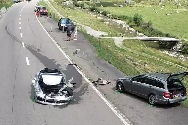 FOTO | Impact de 3.400.000 de euro! Un Bugatti Chiron și un Porsche 911 s-au ciocnit pe o șosea din Alpii Elvețieni