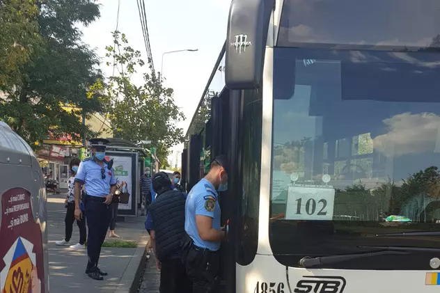 VIDEO | Cum purtau masca de protecție oamenii amendați de Poliție, în autobuzele din București. Sancțiuni de 90.000 de lei în 24 de ore