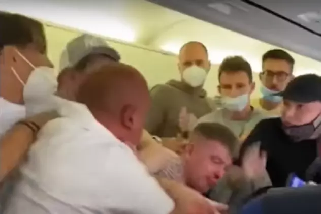 VIDEO |  Bătaie într-un avion cu destinația Ibiza, după ce doi pasageri beți au refuzat să poarte măști de protecție