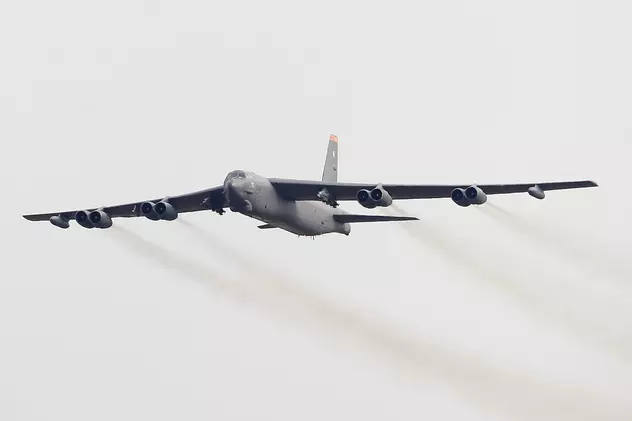 VIDEO | Două aeronave rusești au interceptat periculos un bombardier american deasupra Mării Negre