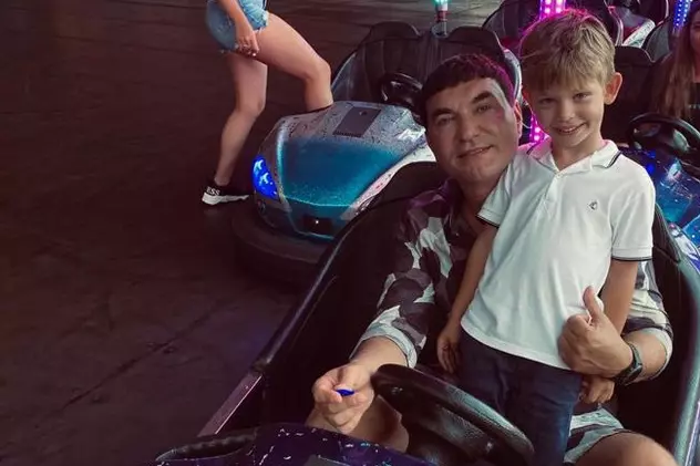 Cristi Borcea, distracție în mașinuțe, alături de fiul său