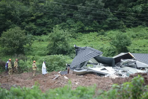 O alunecare de teren a provocat cel puțin patru decese, în Coreea de Sud