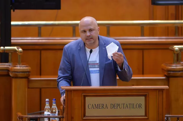VIDEO | Întâlnire electorală USR sabotată de Noua Dreaptă, la Cluj. ”Vă dă Boc 7-0 în prima repriză”