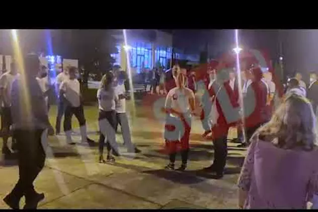 VIDEO | Primarul din Târgu Jiu şi fostul comandant al Poliţiei Gorj, contracandidați la alegeri, au început campania cu îmbrânceli și înjurături