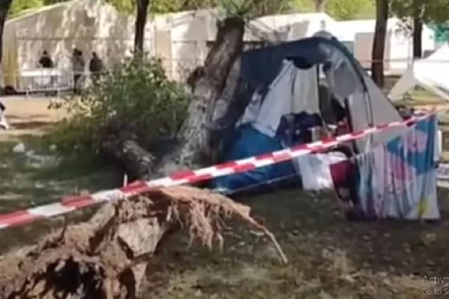 VIDEO | Două surori de 3 și 14 ani au murit într-un camping din Italia, după ce un copac a căzut peste cortul în care se aflau