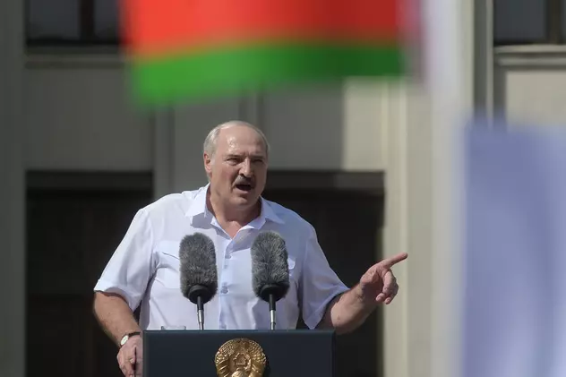 Aleksandr Lukaşenko ameninţă cu închiderea fabricilor unde au avut loc proteste împotriva sa. ”Să punem lacătul pe poartă de luni”