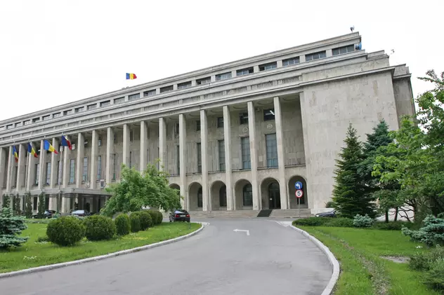 Secretariatul General al Guvernului introduce în proiecte oameni de la Corpul de Control, care obțin un bonus de până la 50% din salariu! „Formă mascată de protecție”