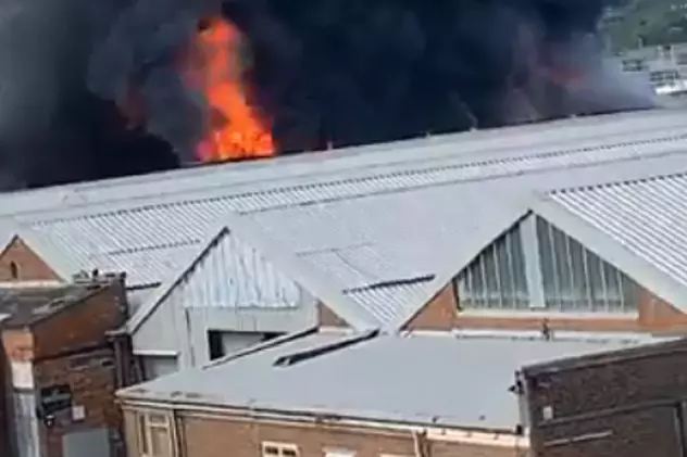 VIDEO | Incendiu violent în portul Sussex. Focul a fost generat de o explozie puternică
