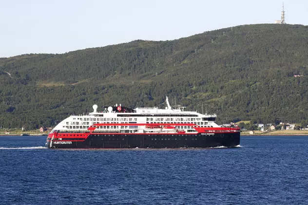Focar de COVID-19 pe un vas de croazieră norvegian. Cel puțin 40 de persoane au fost infectate