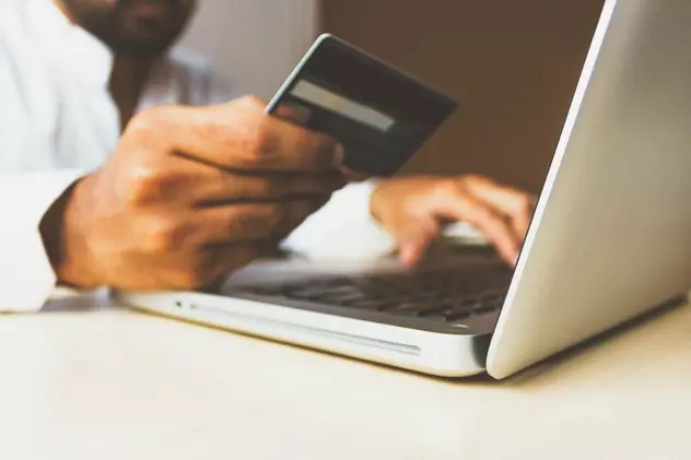 Codul CVV al cardului bancar pentru cumpărături online (Foto: Pixabay)
