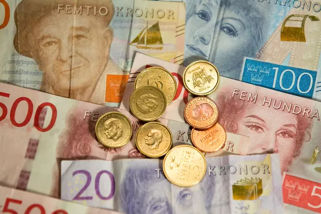 Suedia ar putea deveni prima țară fără bani reali. ”Oamenii nu vor să atingă monede și bancnote”