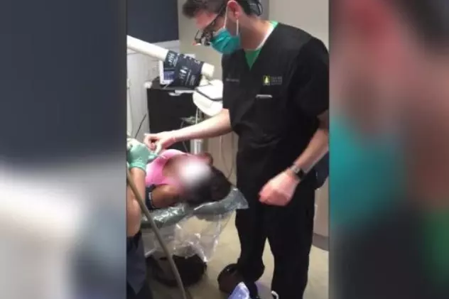 Un medic stomatolog a făcut o extracţie dentară de pe un hoverboard. Ce pedeapsă a primit