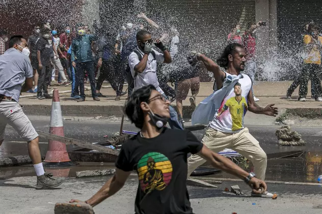 Protestatarii din Nepal s-au ciocnit cu forțele de ordine FOTO: EPA
