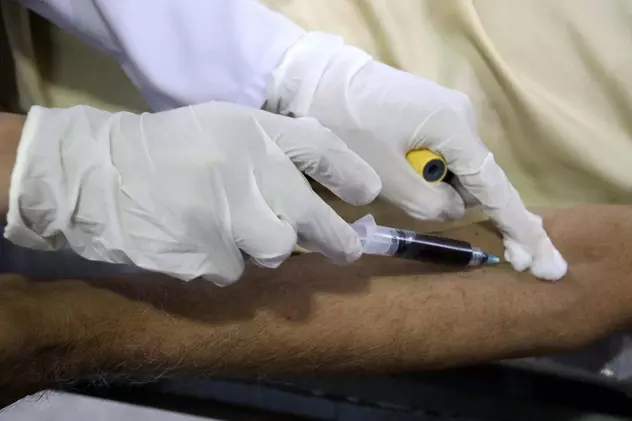 O provincie din Pakistan va bloca telefoanele celor care nu se vaccinează anti-Covid