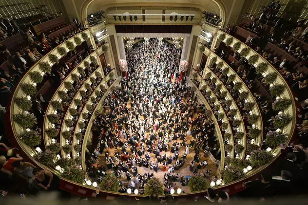 Opera de Stat din Viena interzice ovațiile și huiduielile. Spectatorii au voie doar să aplaude FOTO: EPA/HERBERT NEUBAUER