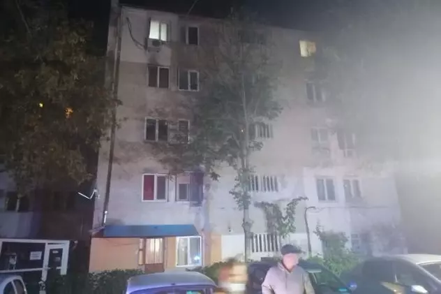 Trei copii și un bătrân au ajuns la spital, după ce într-un bloc din Giurgiu a izbucnit un incendiu. Focul ar fi fost pus intenționat